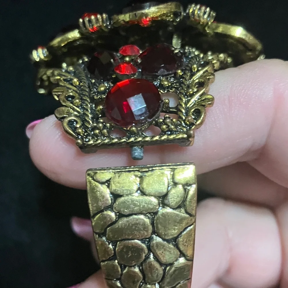 Vintage-Inspired Red Crystal peacock Bracelet - Women Jewelry